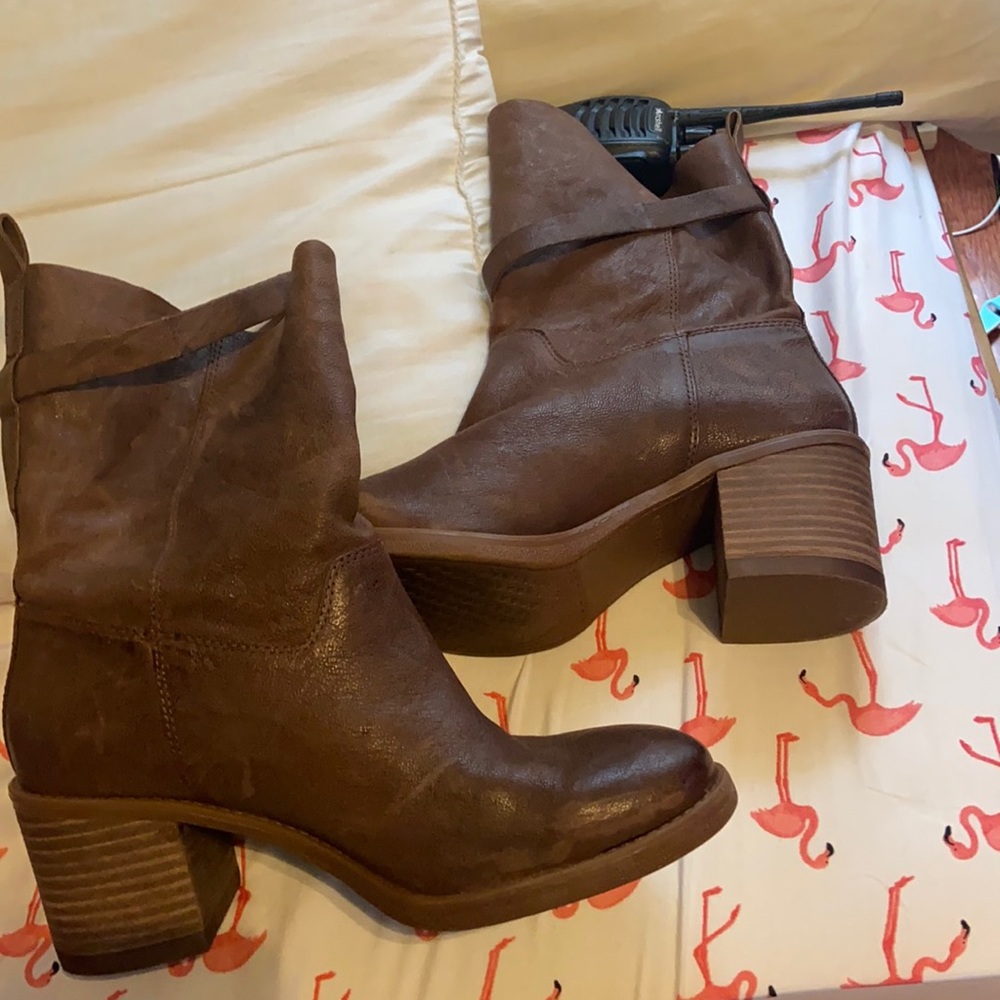 Lucky brand size 8 boots